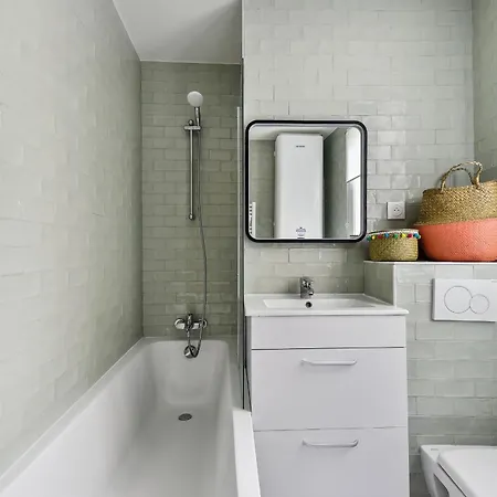 Montmartre 2br Cozy * Parigi