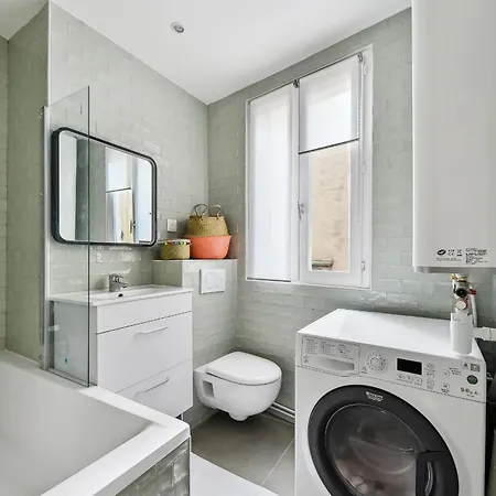 Montmartre 2br Cozy Parigi